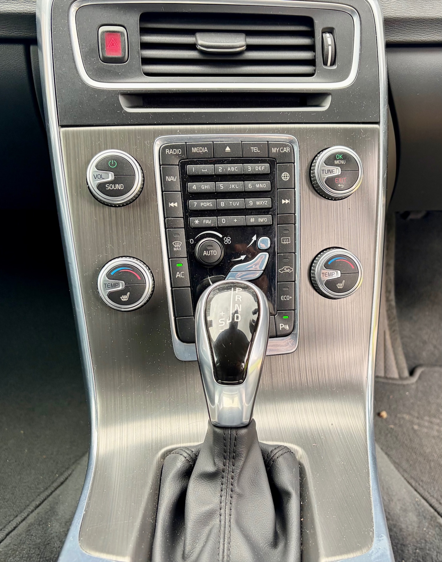 Used Volvo V60 2015 for sale - 76289648: Photo 32