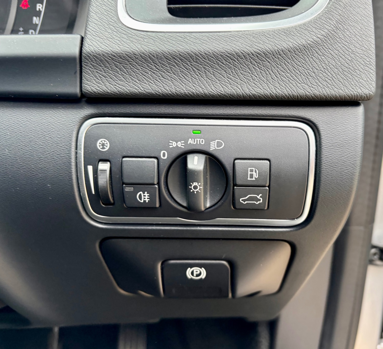 Used Volvo V60 2015 for sale - 76289648: Photo 34