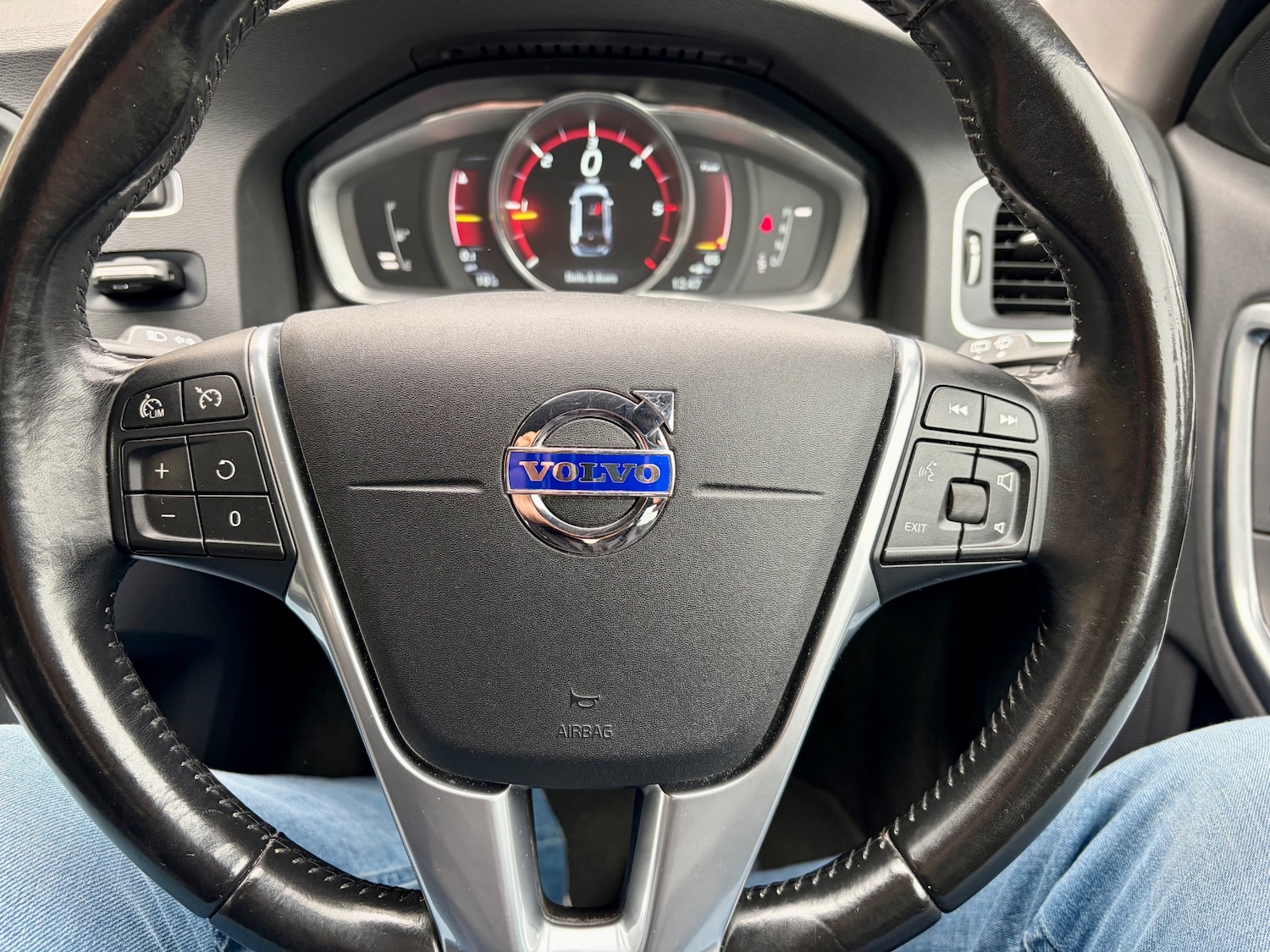 Used Volvo V60 2015 for sale - 76289648: Photo 39