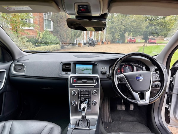 Used Volvo V60 2015 for sale - 76289648: Photo 3