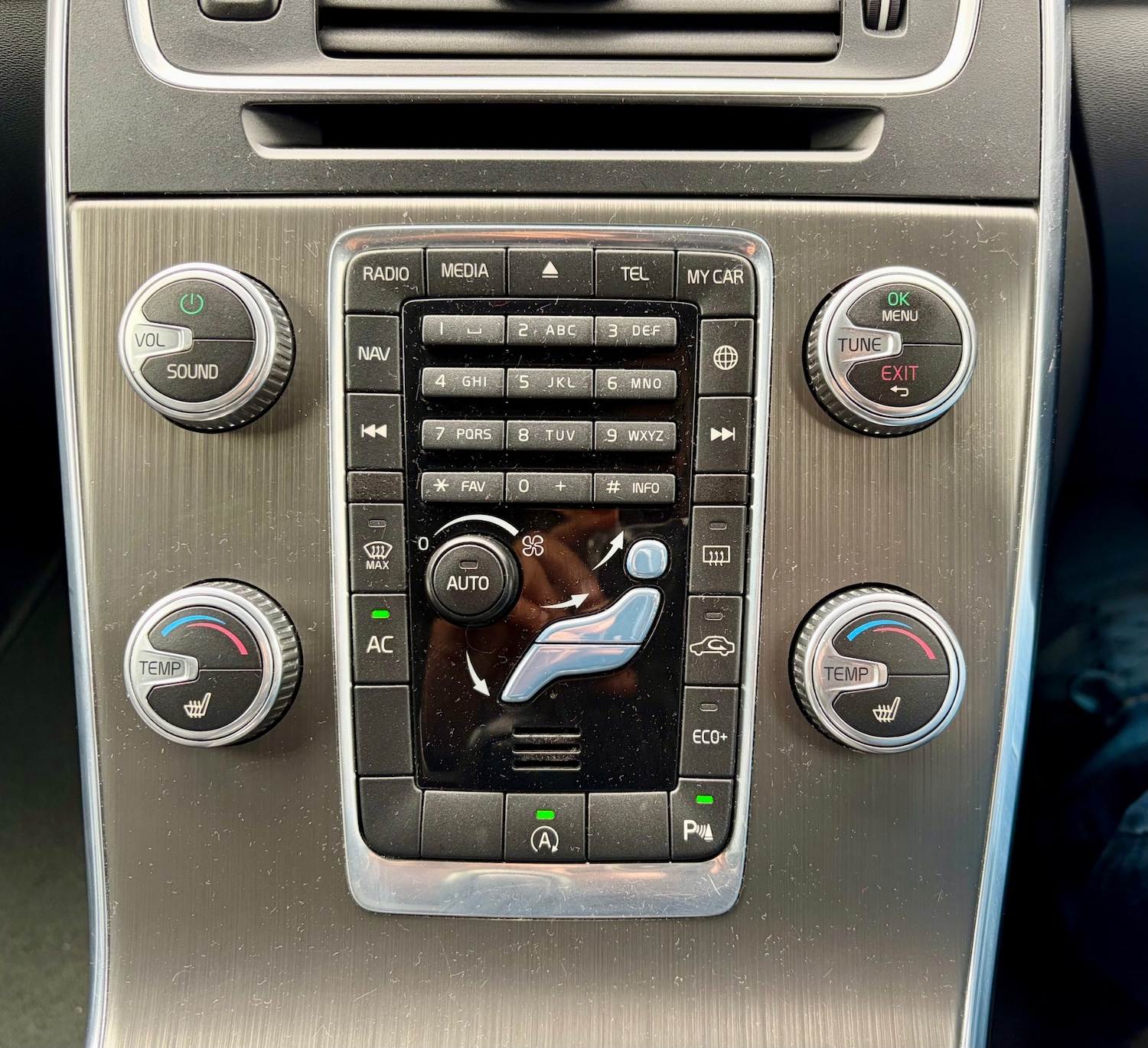 Used Volvo V60 2015 for sale - 76289648: Photo 40