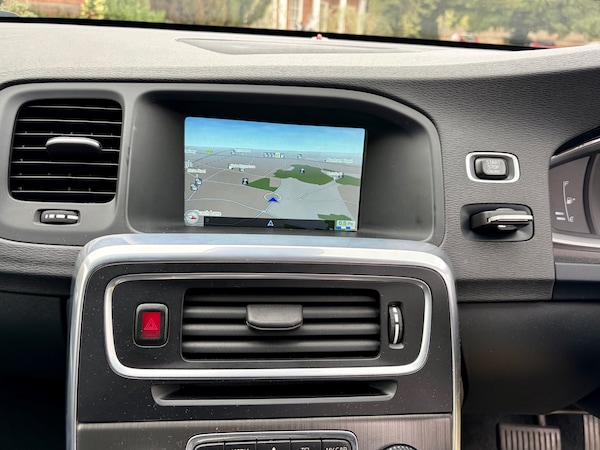 Used Volvo V60 2015 for sale - 76289648: Photo 4