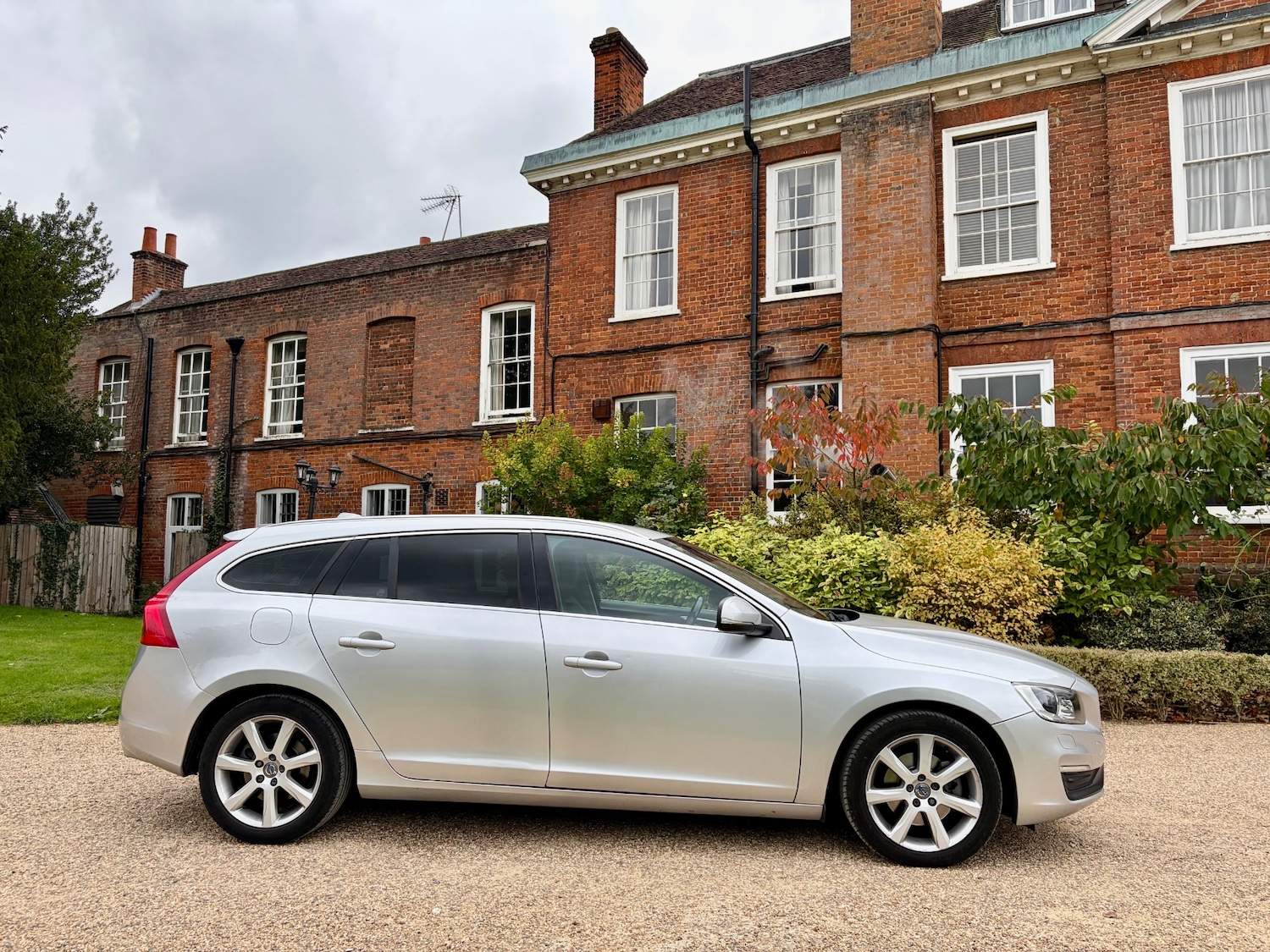 Used Volvo V60 2015 for sale - 76289648: Photo 9