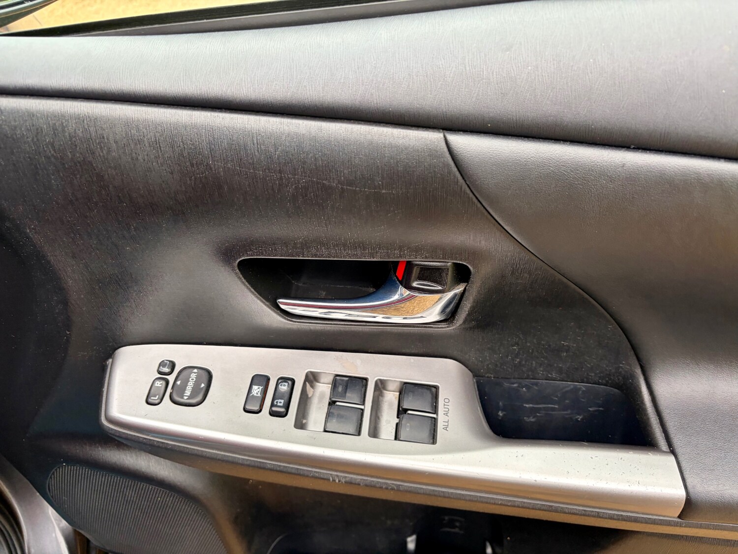 Used Toyota Prius+ 2016 for sale - 77354326: Photo 28