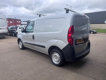 Used Vauxhall Combo 2018 for sale - 77676932: Photo