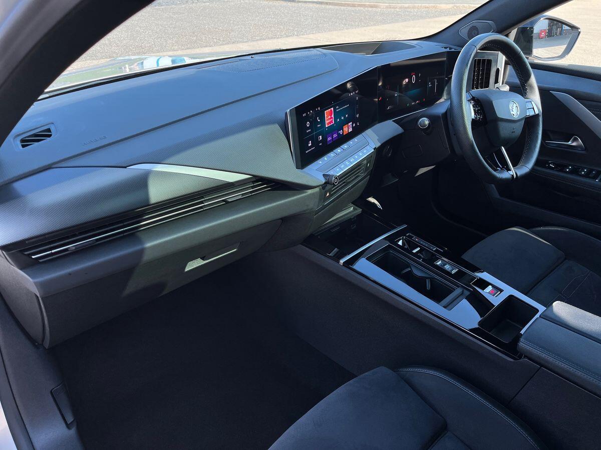 Used Vauxhall Astra 2023 for sale - 77946458: Photo 2