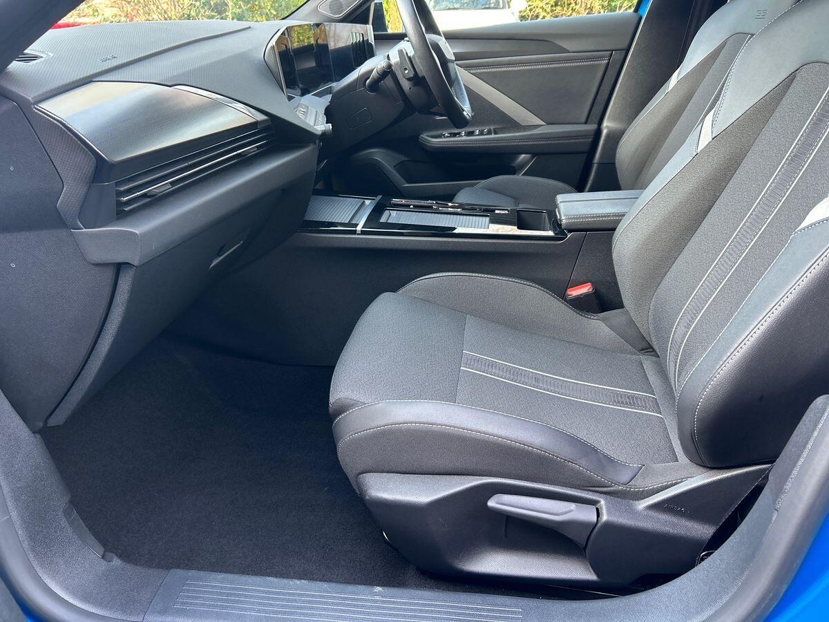 Used Vauxhall Astra 2024 for sale - 78177578: Photo 2