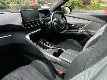Used Peugeot 5008 2023 for sale - 76300122: Photo 2