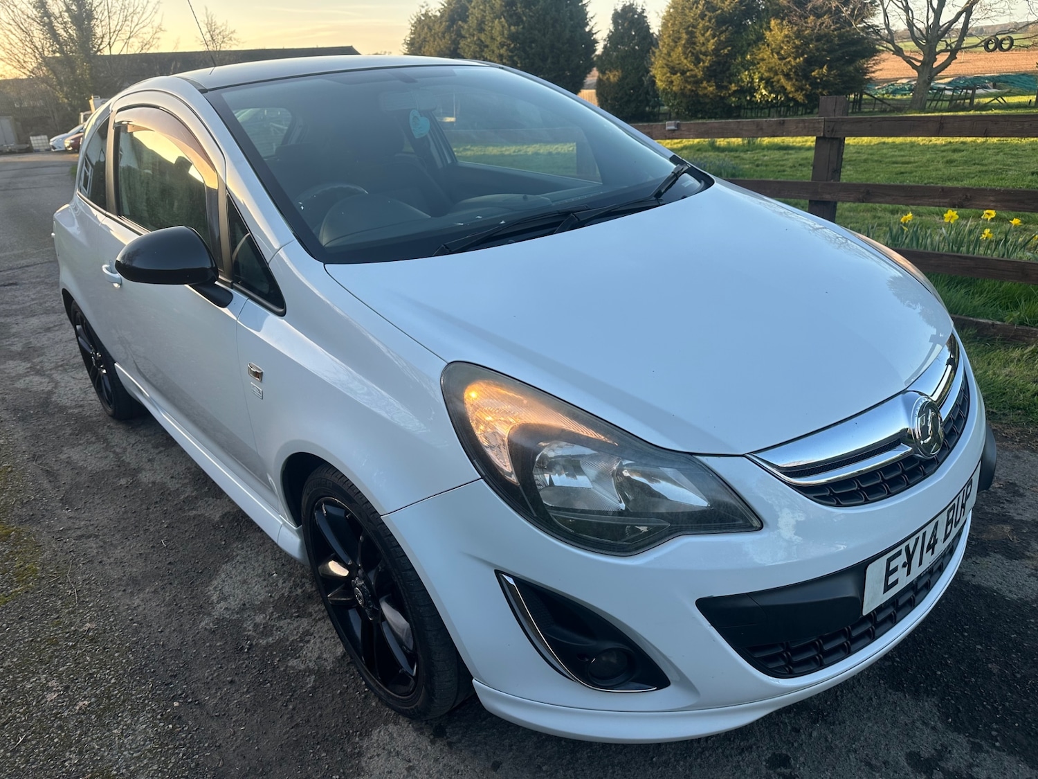 Used Vauxhall Corsa 2014 for sale - 77921081: Photo 2