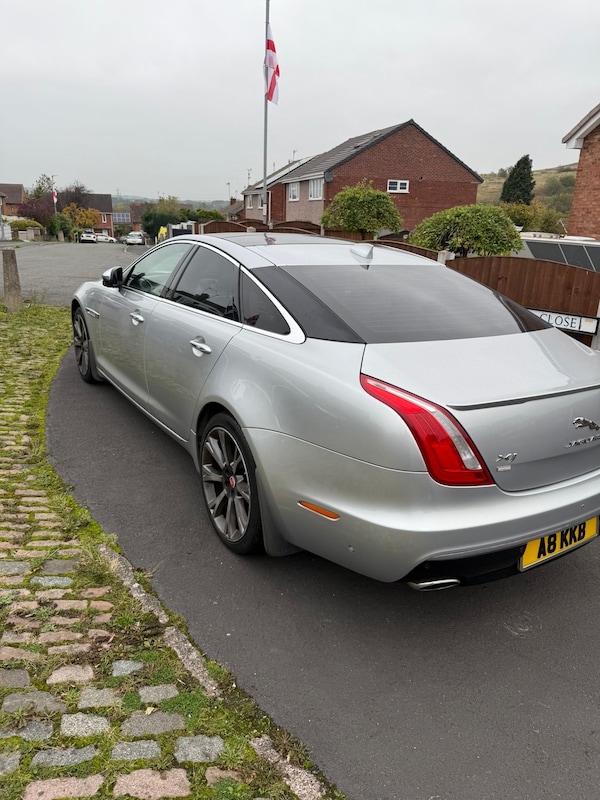 Used Jaguar XJ 2016 for sale - 76249331: Photo 2