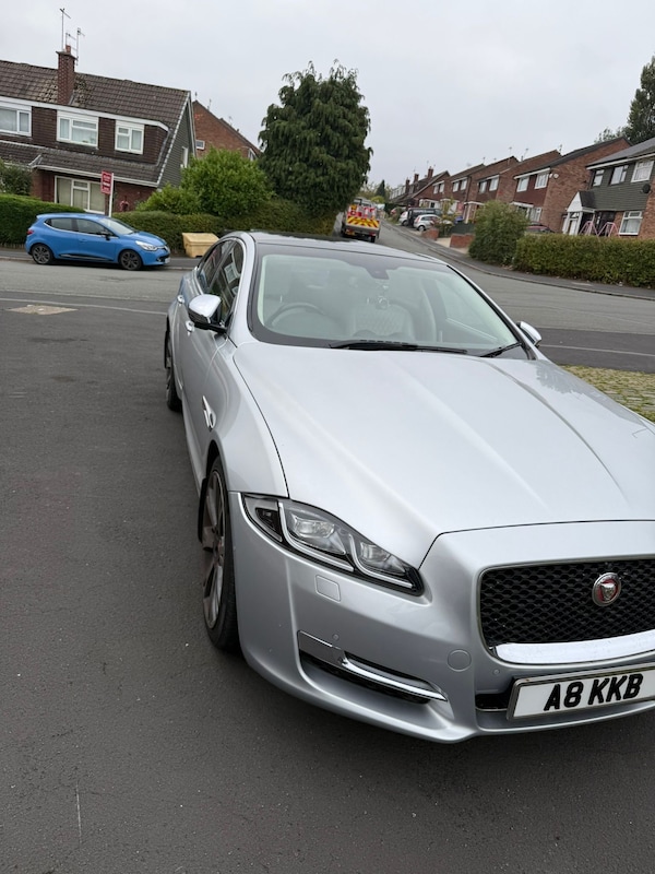 Used Jaguar XJ 2016 for sale - 76249331: Photo 4