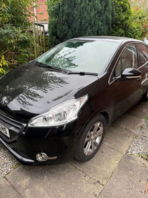 Used Peugeot 208 2015 for sale - 76323875: Photo 1
