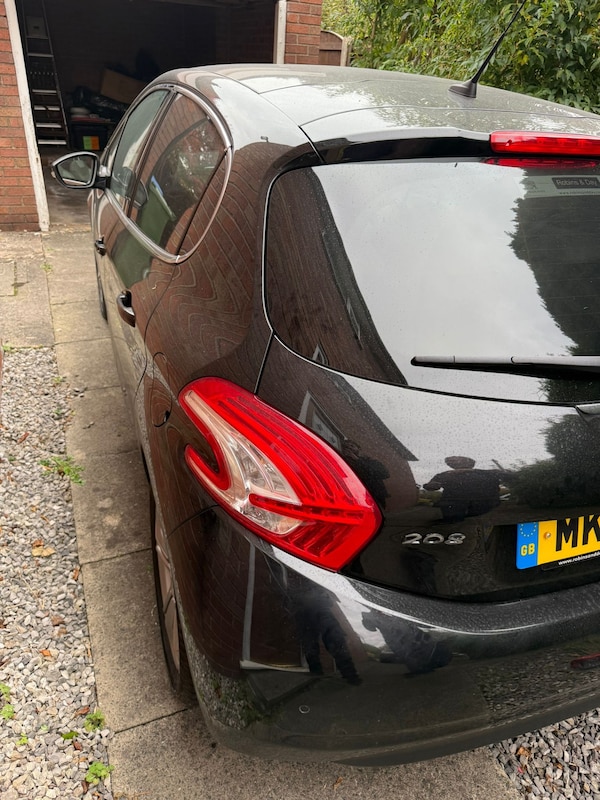 Used Peugeot 208 2015 for sale - 76323875: Photo 2
