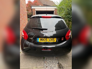 Used Peugeot 208 2015 for sale - 76323875: Photo 4