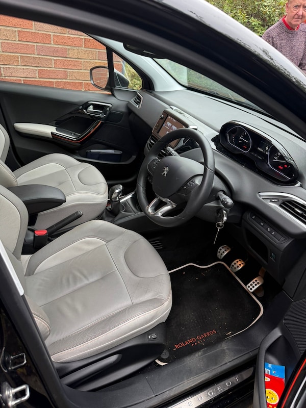 Used Peugeot 208 2015 for sale - 76323875: Photo 6
