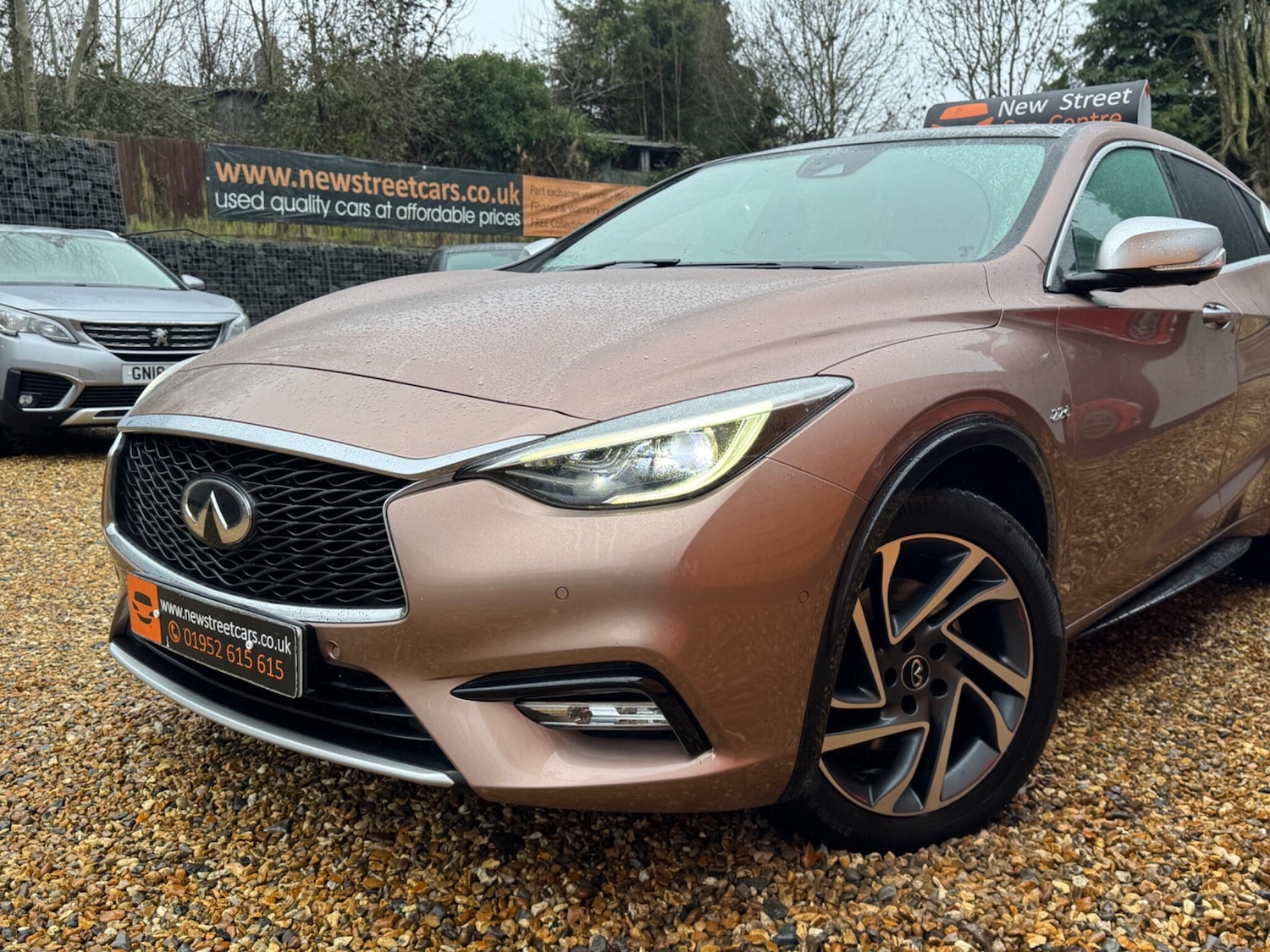 Used Infiniti Q30 2016 for sale - 77278707: Photo 3