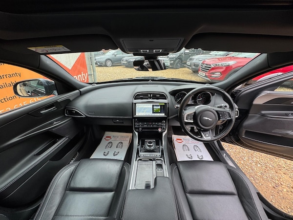 Used Jaguar XE 2018 for sale - 76314560: Photo 2