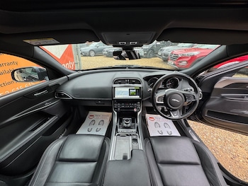 Used Jaguar XE 2018 for sale - 76314560: Photo 2