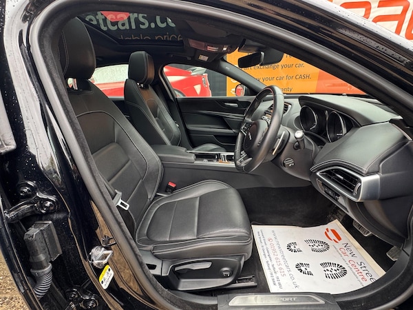 Used Jaguar XE 2018 for sale - 76314560: Photo 61