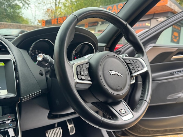 Used Jaguar XE 2018 for sale - 76314560: Photo 8