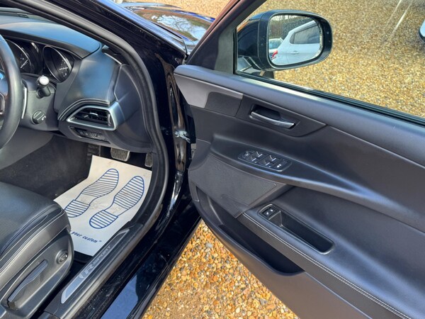Used Jaguar XE 2018 for sale - 73812113: Photo 45