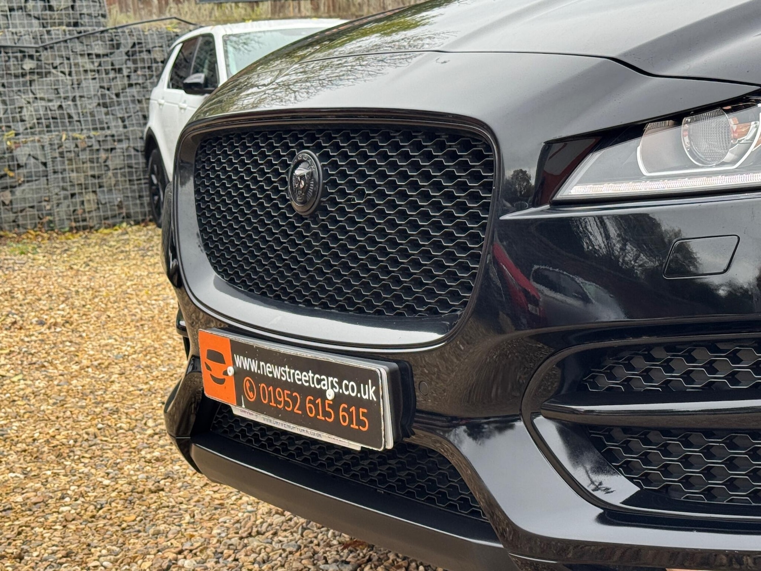 Used Jaguar F-Pace 2017 for sale - 76422922: Photo 27