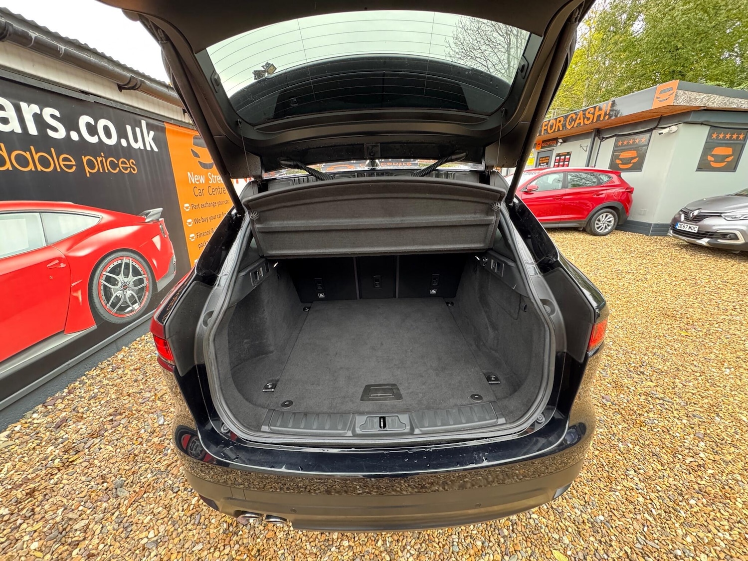 Used Jaguar F-Pace 2017 for sale - 76422922: Photo 39