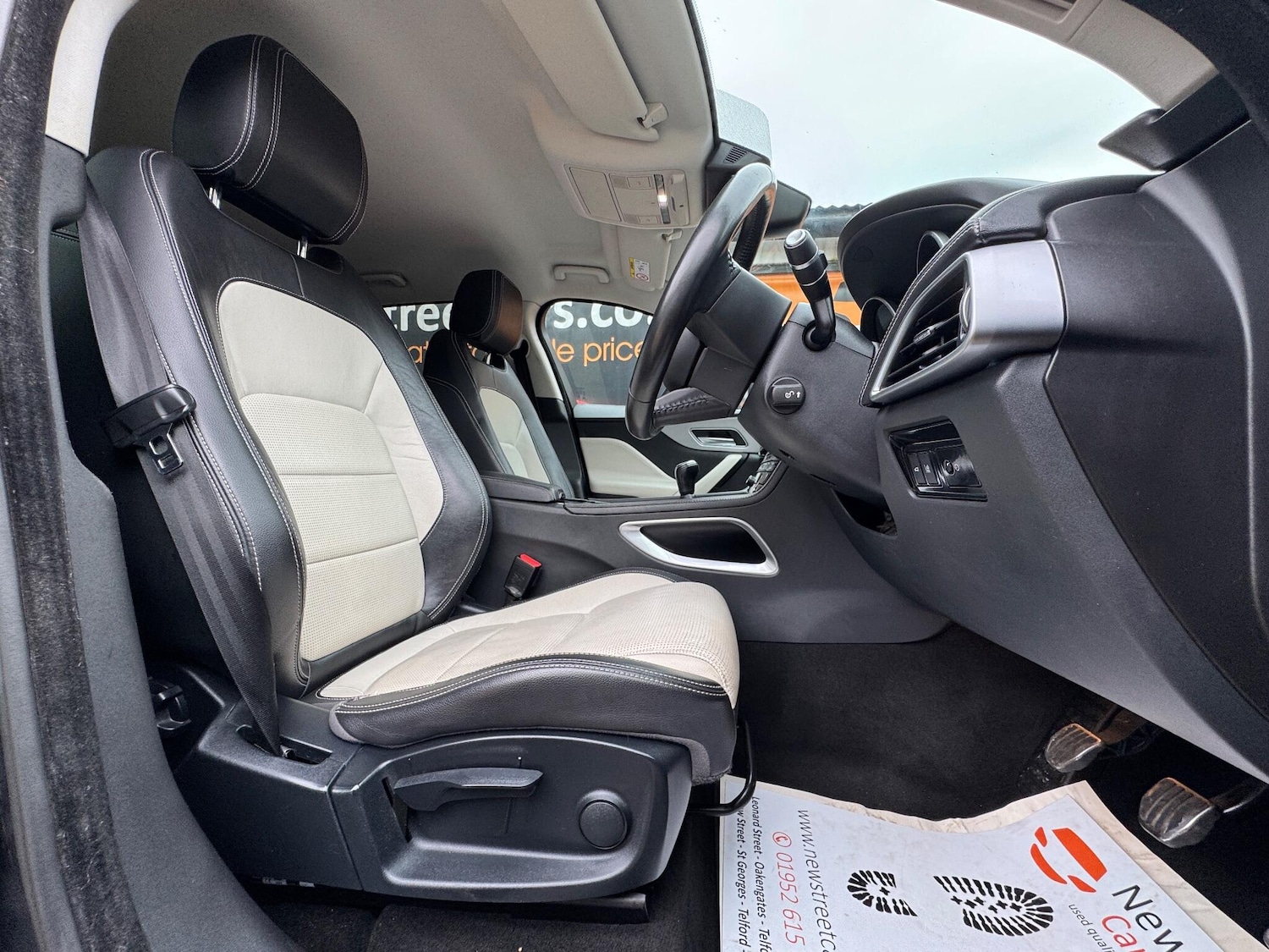 Used Jaguar F-Pace 2017 for sale - 76422922: Photo 40