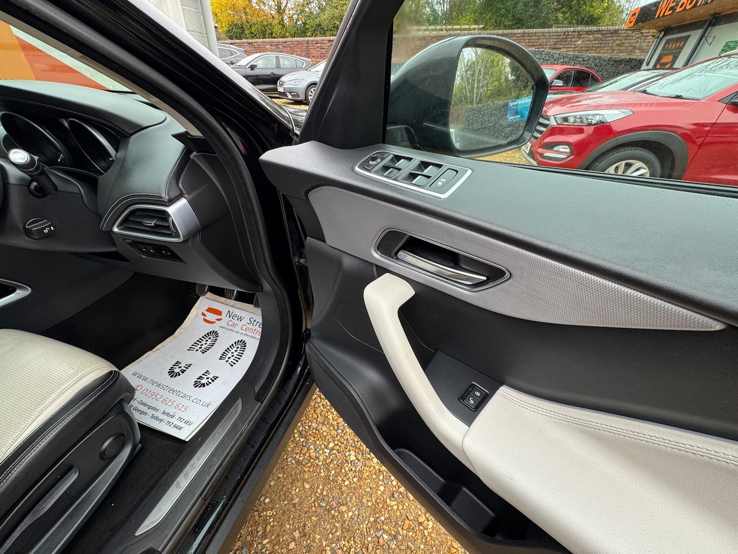 Used Jaguar F-Pace 2017 for sale - 76422922: Photo 41