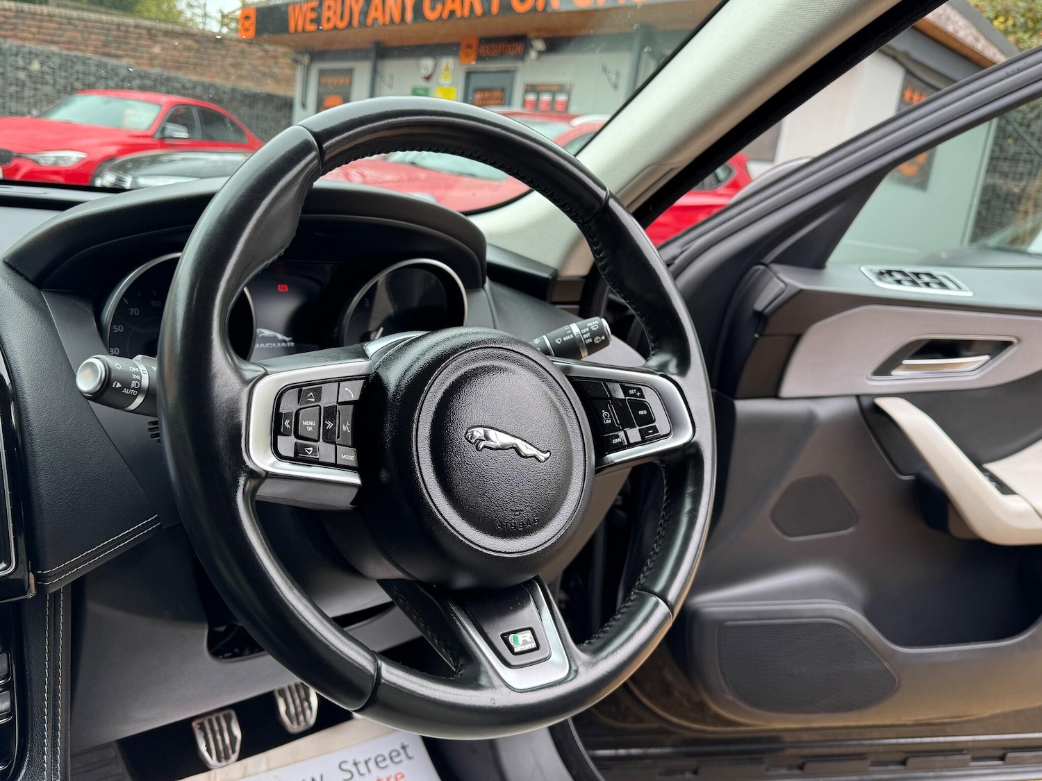 Used Jaguar F-Pace 2017 for sale - 76422922: Photo 43