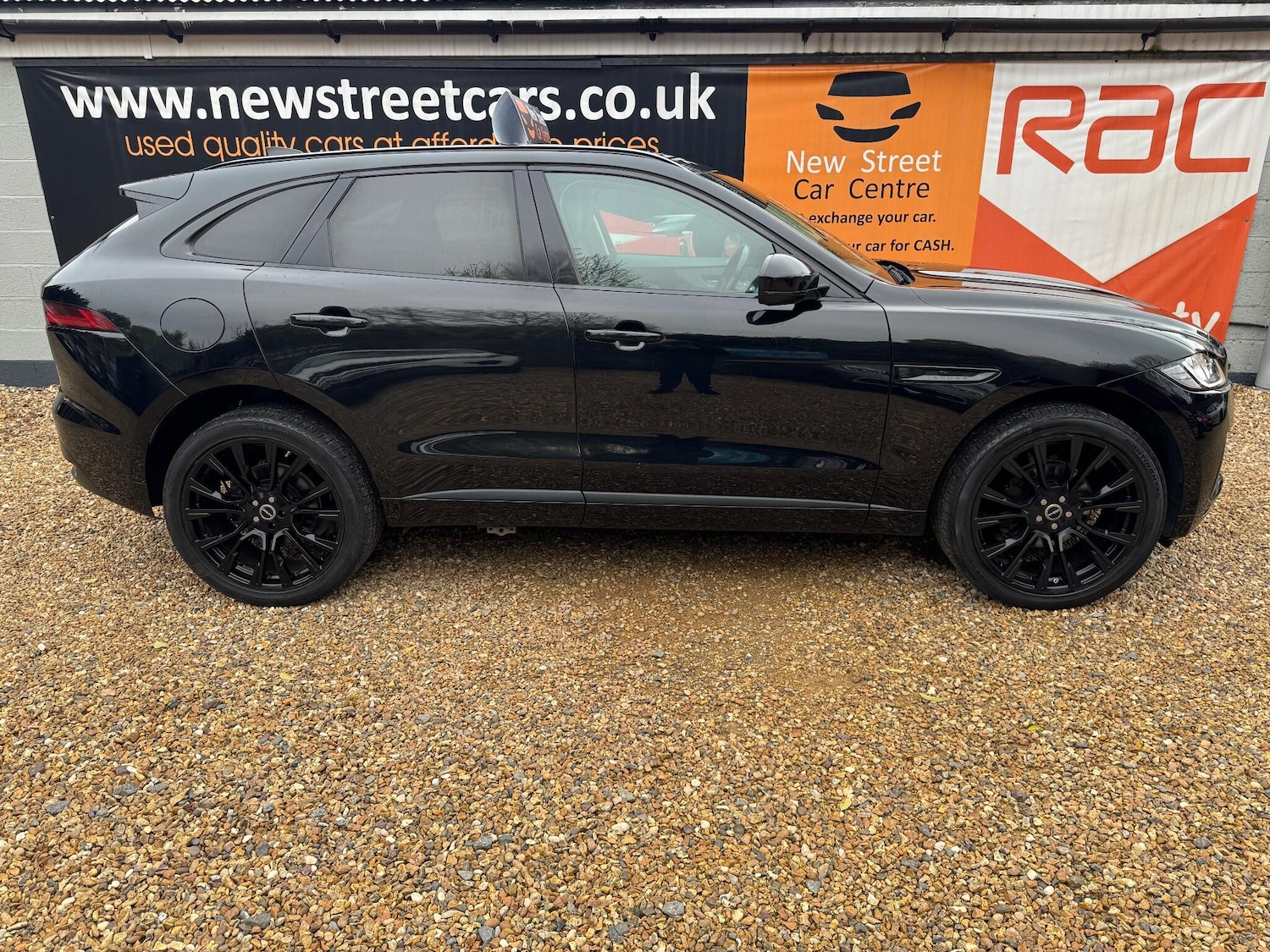 Used Jaguar F-Pace 2017 for sale - 76422922: Photo 5