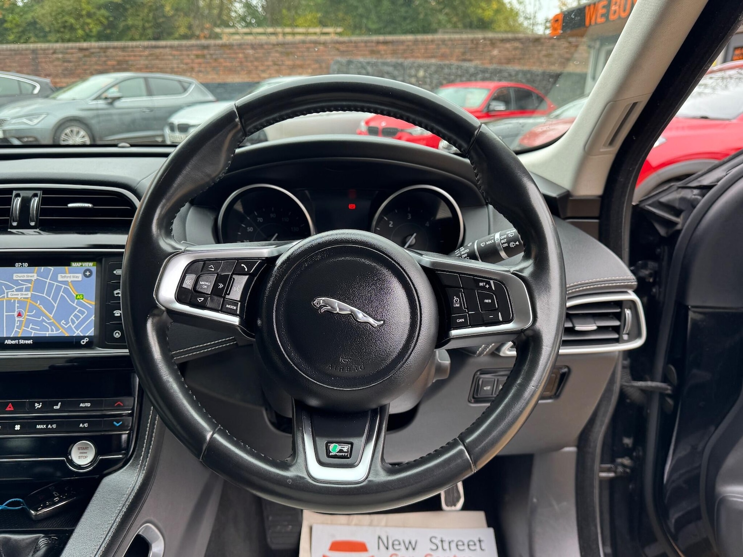 Used Jaguar F-Pace 2017 for sale - 76422922: Photo 8