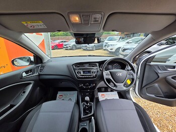 Used Hyundai i20 2017 for sale - 78988669: Photo