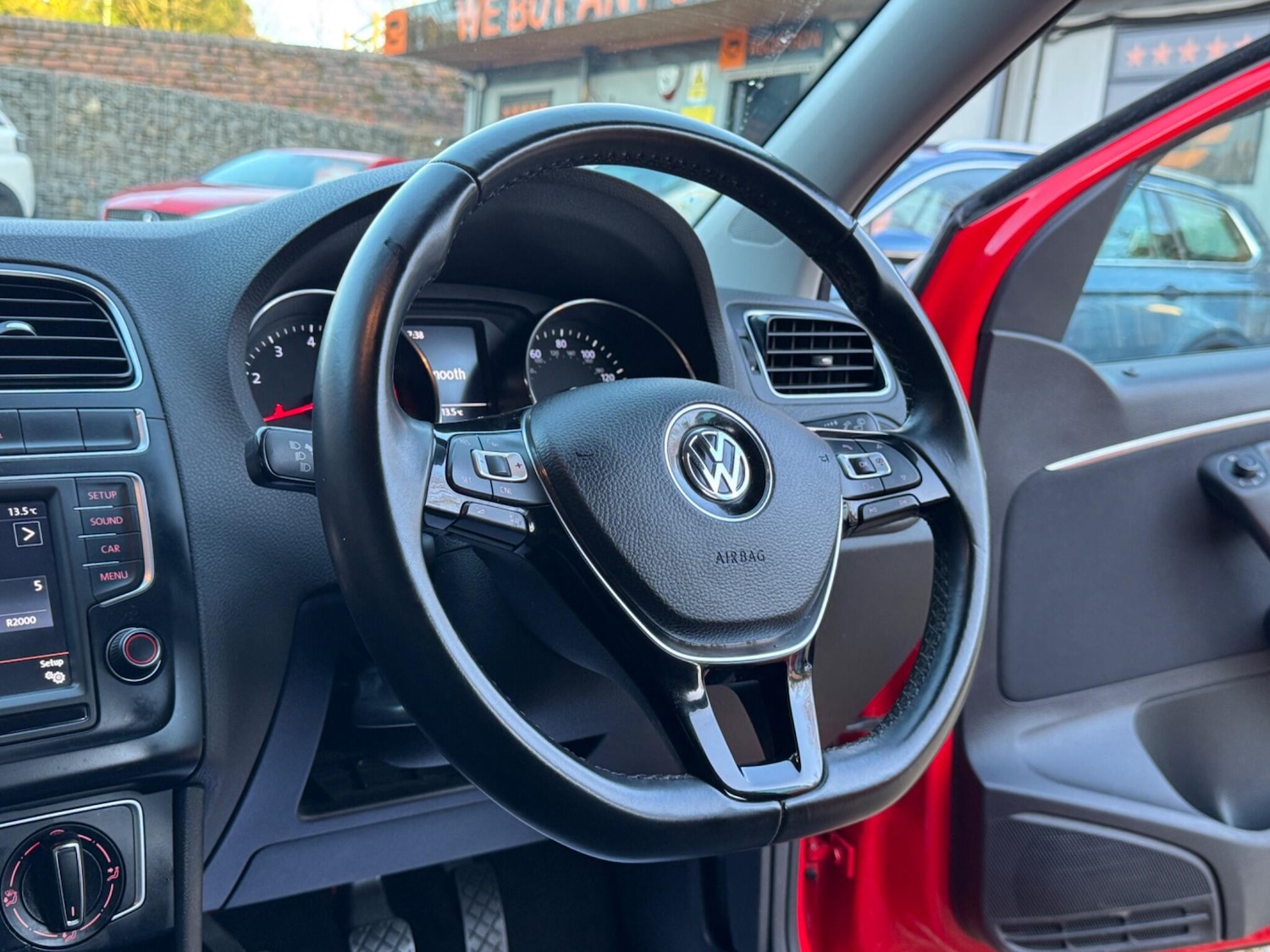 Used Volkswagen Polo 2017 for sale - 77940717: Photo 4