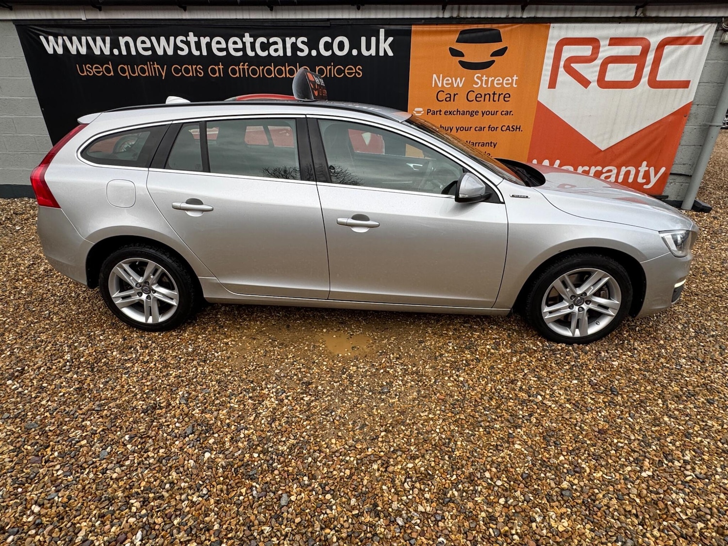 Used Volvo V60 2017 for sale - 77455309: Photo 37