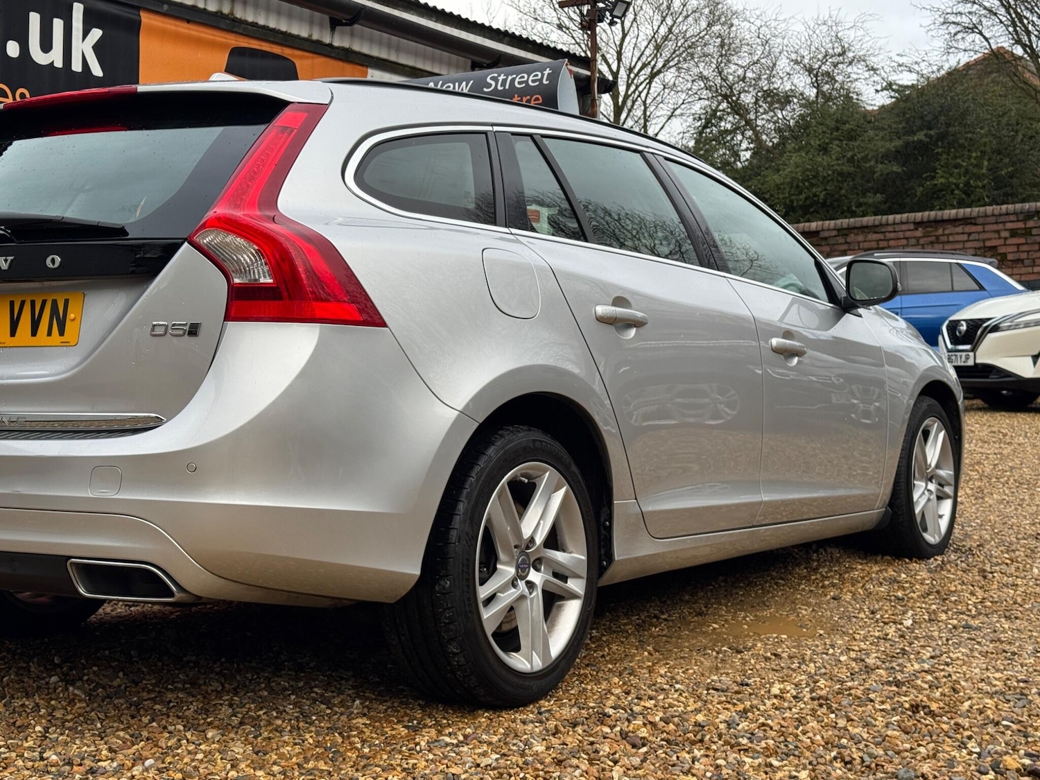 Used Volvo V60 2017 for sale - 77455309: Photo 43