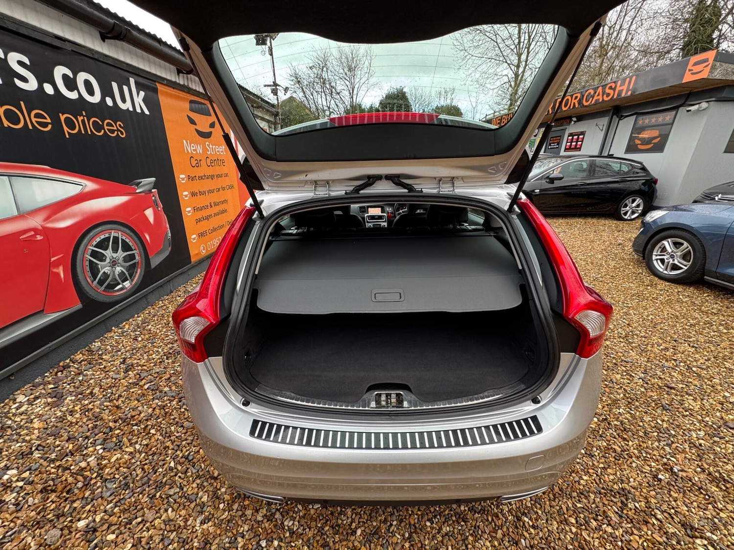 Used Volvo V60 2017 for sale - 77455309: Photo 74