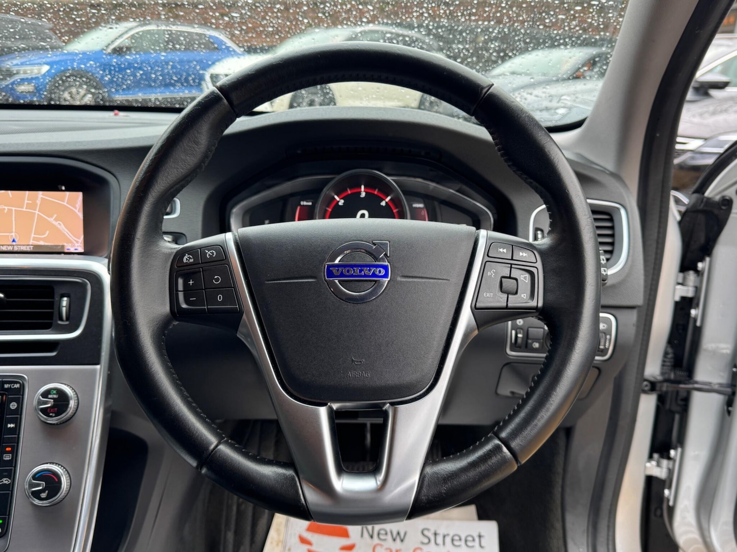 Used Volvo V60 2017 for sale - 77455309: Photo 76