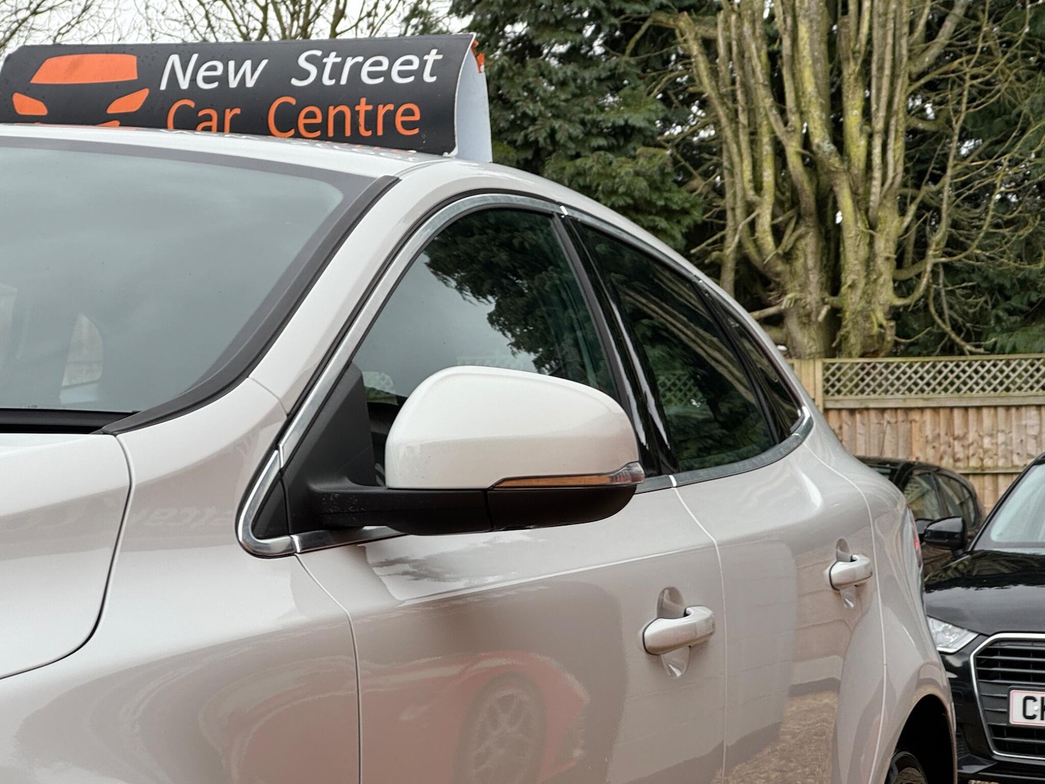 Used Volvo V40 2017 for sale - 77468191: Photo 41