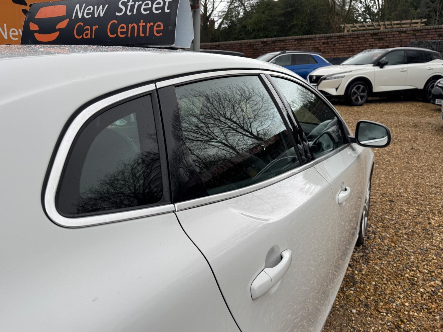 Used Volvo V40 2017 for sale - 77468191: Photo 42