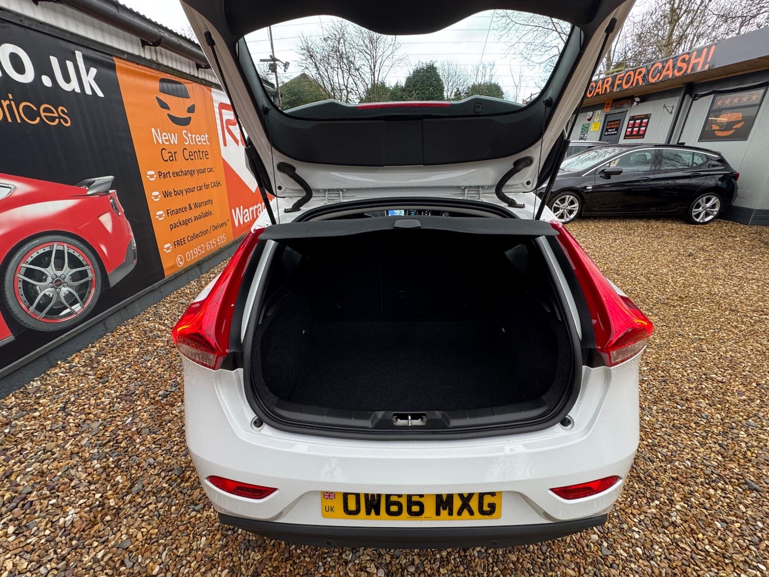 Used Volvo V40 2017 for sale - 77468191: Photo 44