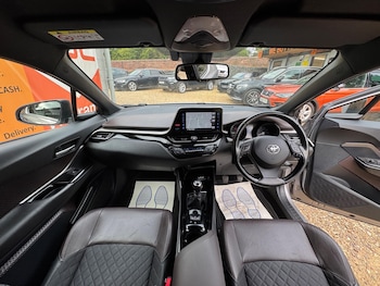 Used Toyota C-HR 2017 for sale - 75448844: Photo