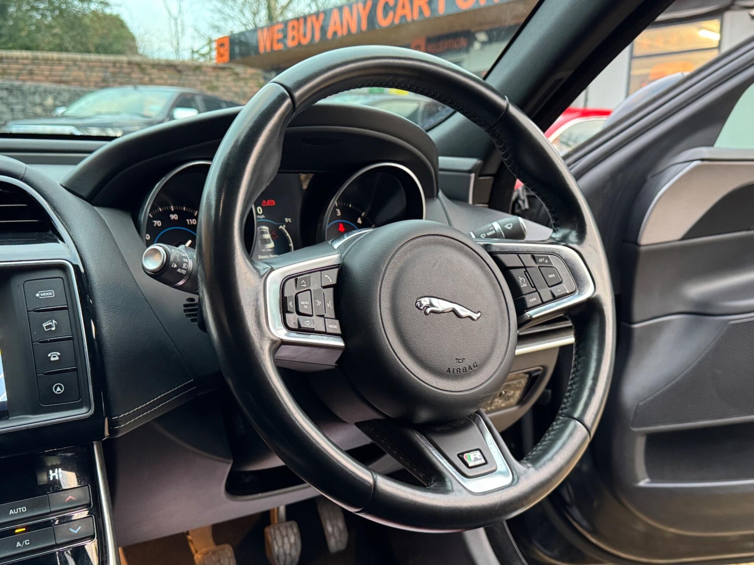 Used Jaguar XE 2017 for sale - 77049662: Photo 10