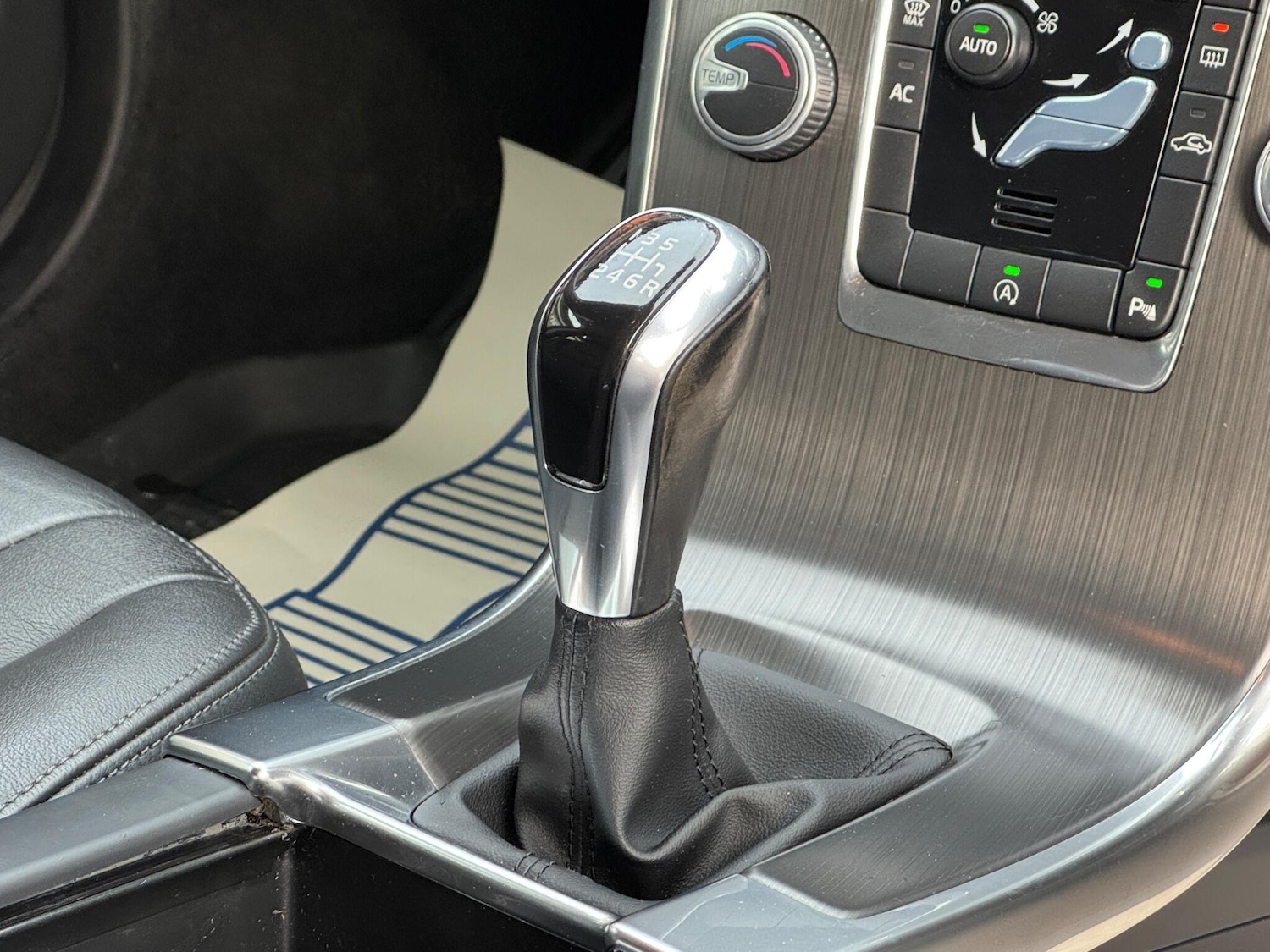 Used Volvo XC60 2015 for sale - 76408783: Photo 56