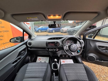 Used Toyota Yaris 2016 for sale - 77386931: Photo