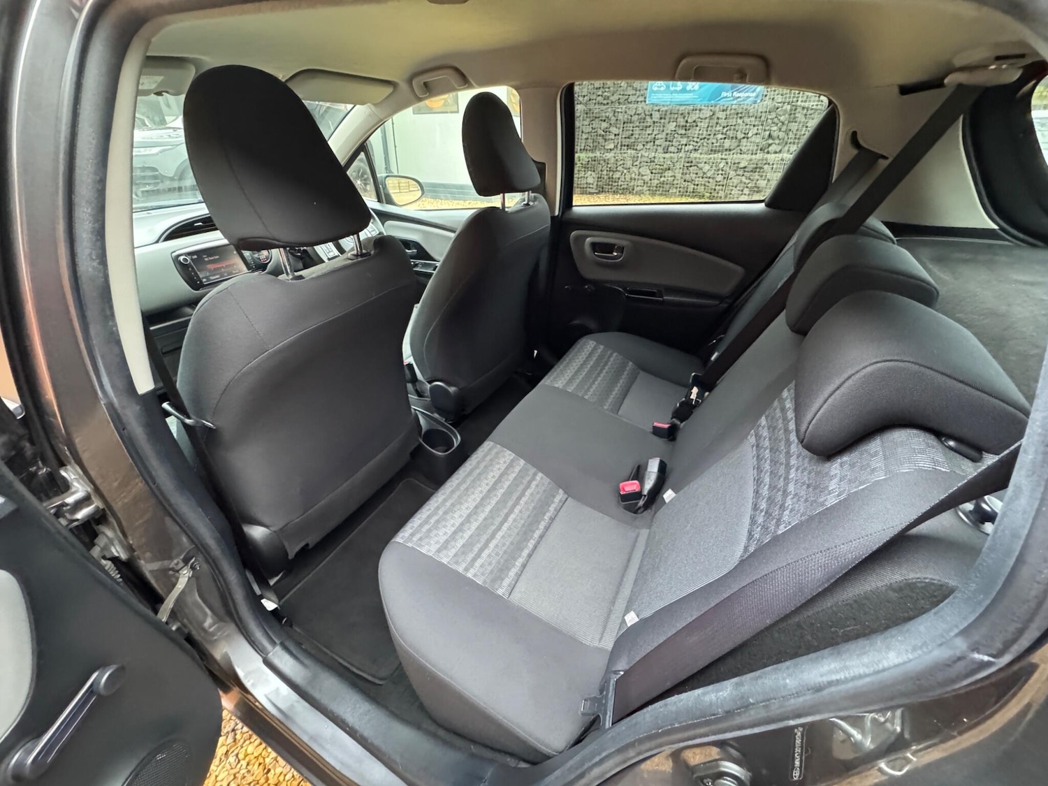 Used Toyota Yaris 2016 for sale - 77386931: Photo 32