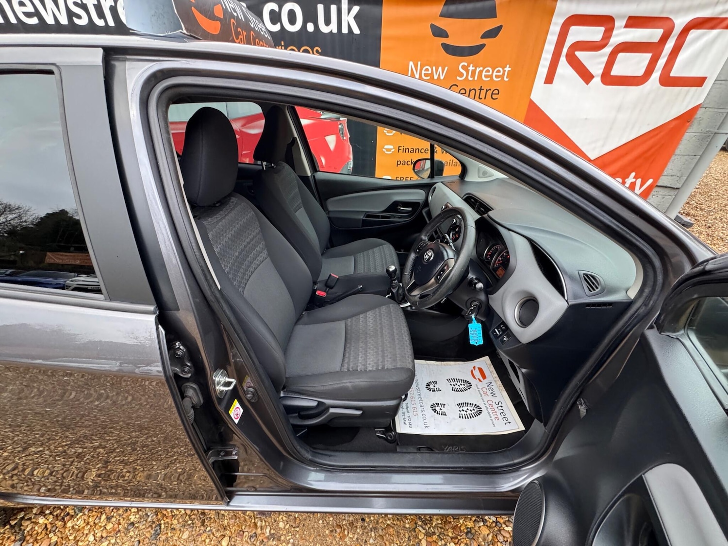 Used Toyota Yaris 2016 for sale - 77386931: Photo 40