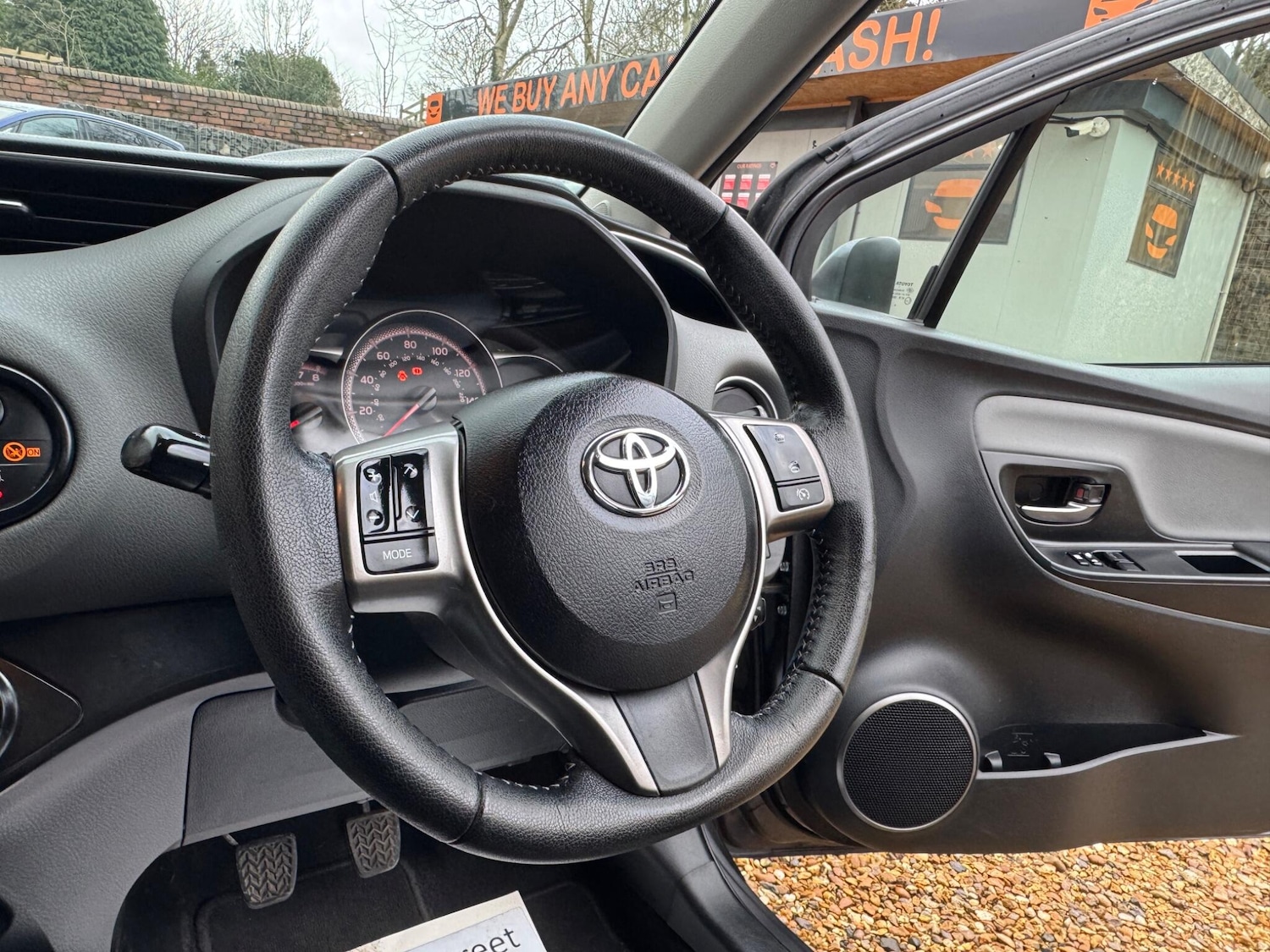 Used Toyota Yaris 2016 for sale - 77386931: Photo 42