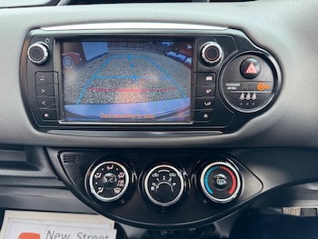 Used Toyota Yaris 2016 for sale - 77386931: Photo