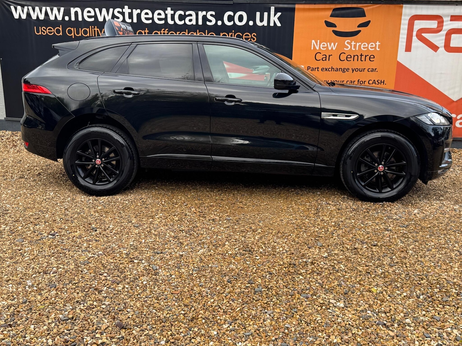 Used Jaguar F-Pace 2018 for sale - 76409114: Photo 5